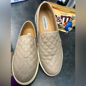 Steve Madden slip ons
